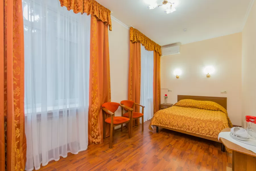 Одноместный номер 1 категории во 2 корпусе в санатории имени Анджиевского в городе Ессентуки - фотография