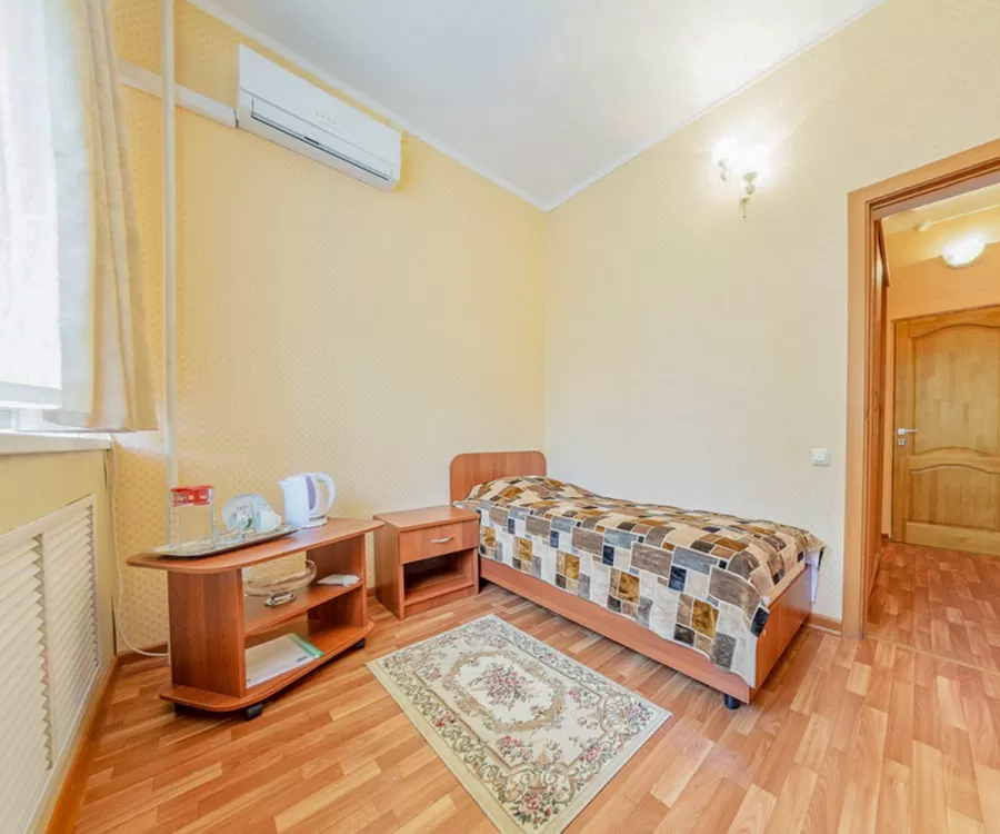 Одноместный номер 1 категории в 3 корпусе в санатории имени Анджиевского в городе Ессентуки - фотография