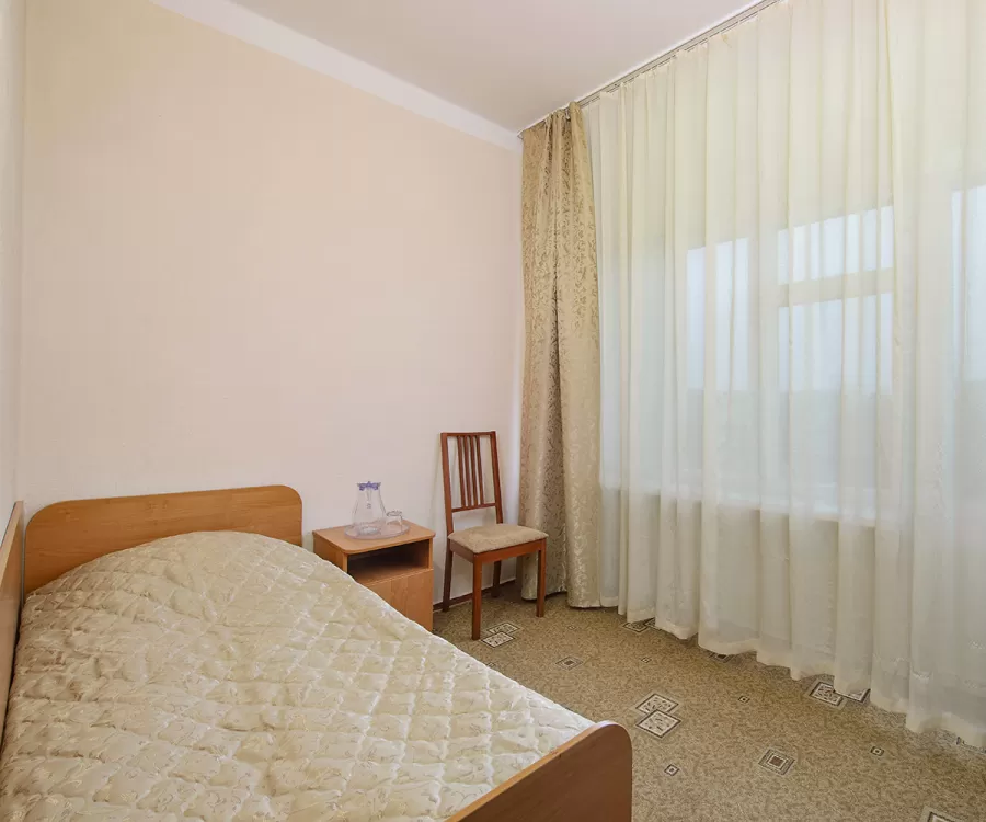 Одноместный номер 2 категории в 3 корпусе в санатории имени Анджиевского в городе Ессентуки - фотография