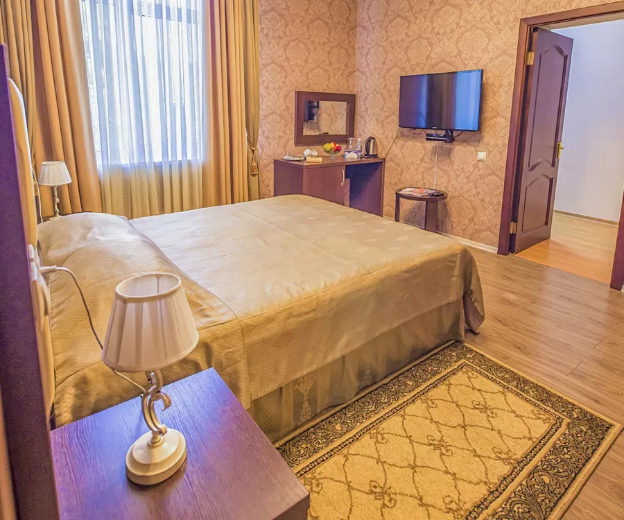 Двухкомнатный люкс в корпусе Вилла Герман в санатории имени Анджиевского в городе Ессентуки - фотография