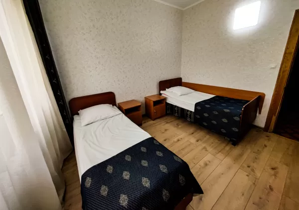 Двухместный 1-комнатный номер 3 категории в 3 корпусе санатория «Анджиевского» в г. Ессентуки - фотография