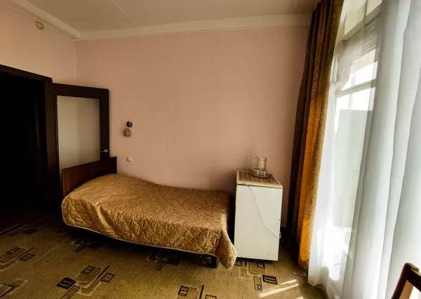 Двухместный номер 2 категории в 3 корпусе санатория «Анджиевского» в г. Ессентуки - фотография