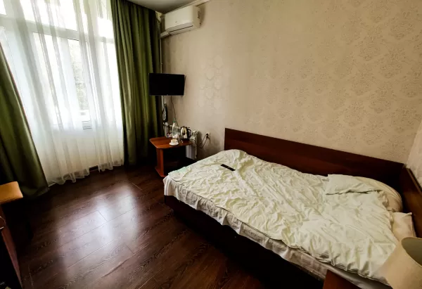 Одноместный номер 1 категории улучшенный в 1 корпусе санатория «Анджиевского» в г. Ессентуки - фотография