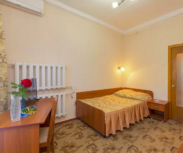 Одноместный номер 1 категории в 1 корпусе в санатории имени Анджиевского в городе Ессентуки - фотография