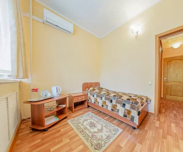 Одноместный номер 1 категории в 3 корпусе в санатории имени Анджиевского в городе Ессентуки - фотография