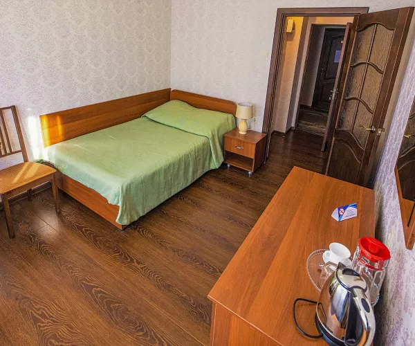 Одноместный улучшенный номер 1 категории в 3 корпусе в санатории имени Анджиевского в городе Ессентуки - фотография