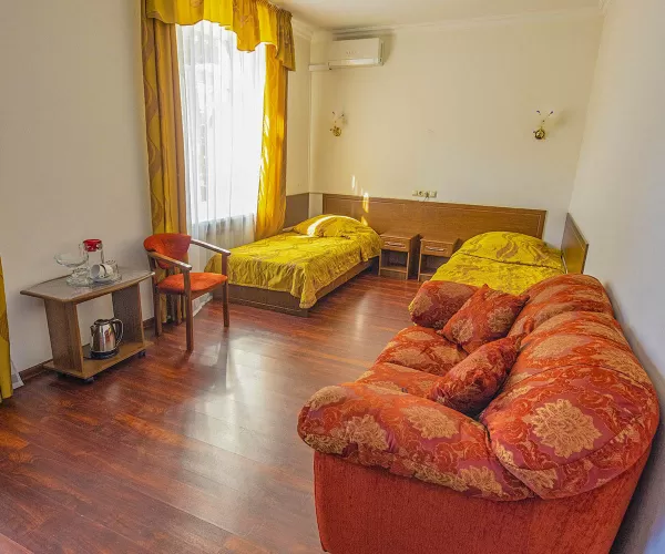 Двухместный номер 1 категории во 2 корпусе в санатории имени Анджиевского в городе Ессентуки - фотография