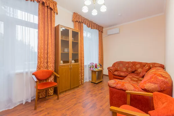 Двухместный двухкомнатный номер 1 категории во 2 корпусе в санатории имени Анджиевского в городе Ессентуки - фотография