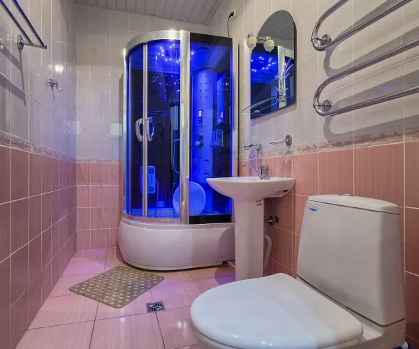 Двухместный двухкомнатный номер 1 категории во 2 корпусе в санатории имени Анджиевского в городе Ессентуки - фотография