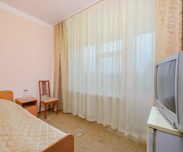 Одноместный номер 2 категории в 3 корпусе в санатории имени Анджиевского в городе Ессентуки - фотография