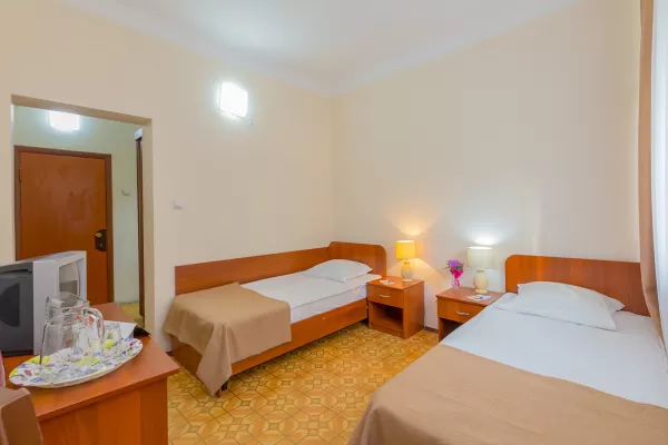 Двухместный номер 2 категории в 3 корпусе в санатории имени Анджиевского в городе Ессентуки - фотография