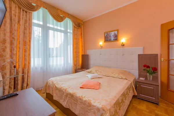 Апартамент трехкомнатный в 1 корпусе в санатории имени Анджиевского в городе Ессентуки - фотография