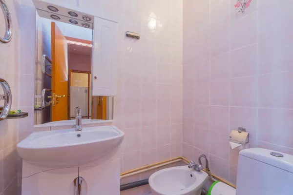 Апартамент трехкомнатный в 1 корпусе в санатории имени Анджиевского в городе Ессентуки - фотография