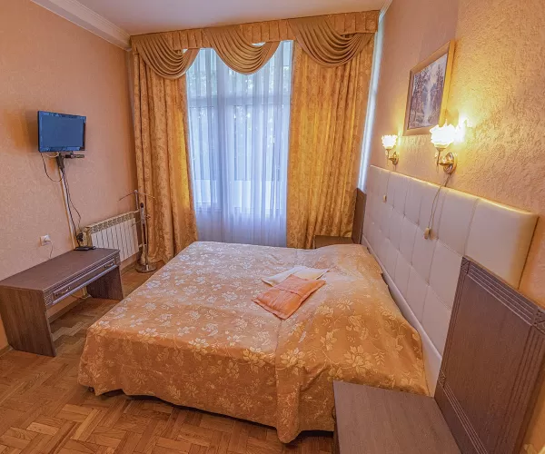 Апартамент трехкомнатный в 1 корпусе в санатории имени Анджиевского в городе Ессентуки - фотография