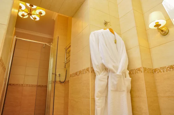 Однокомнатный номер Джуниор сьют в корпусе Вилла Герман в санатории имени Анджиевского в городе Ессентуки - фотография