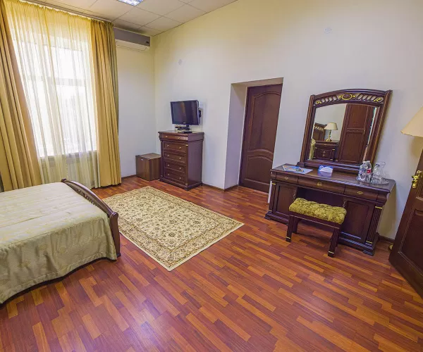 Люкс в корпусе Вилла Герман в санатории имени Анджиевского в городе Ессентуки - фотография