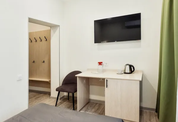 Номер «Комфорт» 1-местный 1-комнатный 1 категории в 3 корпусе санатория «им. Анджиевского» в г. Ессентуки - фотография