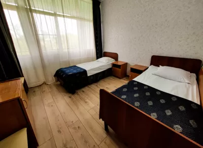 Двухместный 1-комнатный номер 3 категории в 3 корпусе санатория «Анджиевского» в г. Ессентуки - фотография