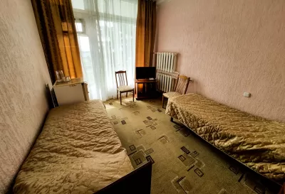Двухместный номер 2 категории в 3 корпусе санатория «Анджиевского» в г. Ессентуки - фотография