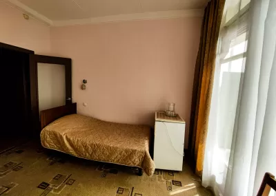 Двухместный номер 2 категории в 3 корпусе санатория «Анджиевского» в г. Ессентуки - фотография