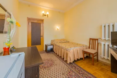 Одноместный номер 1 категории в 1 корпусе в санатории имени Анджиевского в городе Ессентуки - фотография