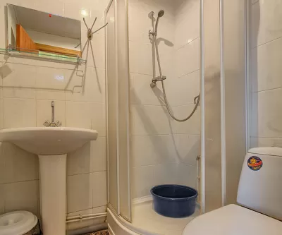 Одноместный номер 1 категории в 1 корпусе в санатории имени Анджиевского в городе Ессентуки - фотография