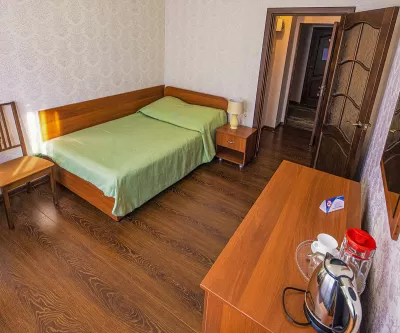 Одноместный улучшенный номер 1 категории в 3 корпусе в санатории имени Анджиевского в городе Ессентуки - фотография