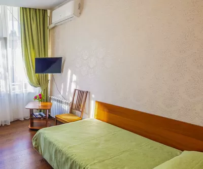 Одноместный улучшенный номер 1 категории в 3 корпусе в санатории имени Анджиевского в городе Ессентуки - фотография