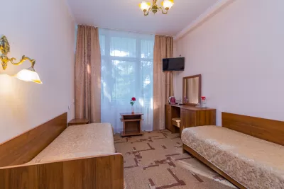 Двухместный номер 1 категории в 1 корпусе в санатории имени Анджиевского в городе Ессентуки - фотография