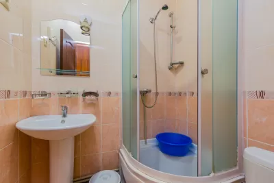 Двухместный номер 1 категории в 1 корпусе в санатории имени Анджиевского в городе Ессентуки - фотография