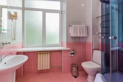 Двухместный номер 1 категории во 2 корпусе в санатории имени Анджиевского в городе Ессентуки - фотография