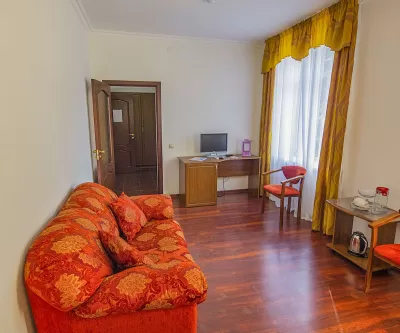 Двухместный номер 1 категории во 2 корпусе в санатории имени Анджиевского в городе Ессентуки - фотография