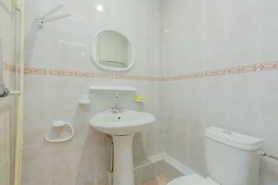 Двухместный двухкомнатный номер 1 категории в 1 корпусе в санатории имени Анджиевского в городе Ессентуки - фотография