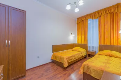 Двухместный двухкомнатный номер 1 категории во 2 корпусе в санатории имени Анджиевского в городе Ессентуки - фотография