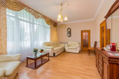 Апартамент трехкомнатный в 1 корпусе в санатории имени Анджиевского в городе Ессентуки - фотография