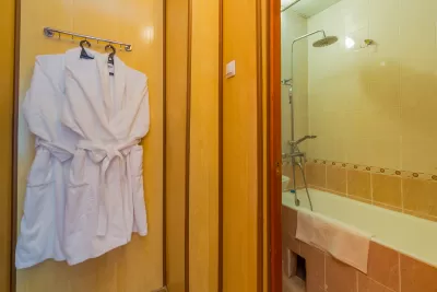 Апартамент трехкомнатный в 1 корпусе в санатории имени Анджиевского в городе Ессентуки - фотография