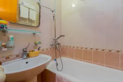 Апартамент трехкомнатный в 1 корпусе в санатории имени Анджиевского в городе Ессентуки - фотография