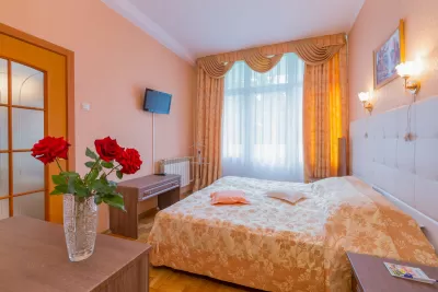 Апартамент трехкомнатный в 1 корпусе в санатории имени Анджиевского в городе Ессентуки - фотография