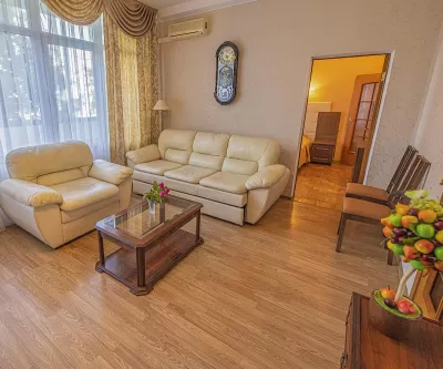 Апартамент трехкомнатный в 1 корпусе в санатории имени Анджиевского в городе Ессентуки - фотография