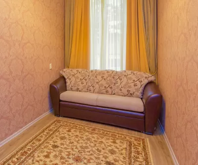 Двухкомнатный номер Джуниор сьют в корпусе Вилла Герман в санатории имени Анджиевского в городе Ессентуки - фотография