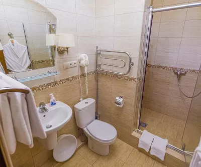 Двухкомнатный люкс в корпусе Вилла Герман в санатории имени Анджиевского в городе Ессентуки - фотография