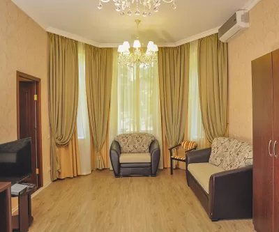 Двухкомнатный люкс в корпусе Вилла Герман в санатории имени Анджиевского в городе Ессентуки - фотография